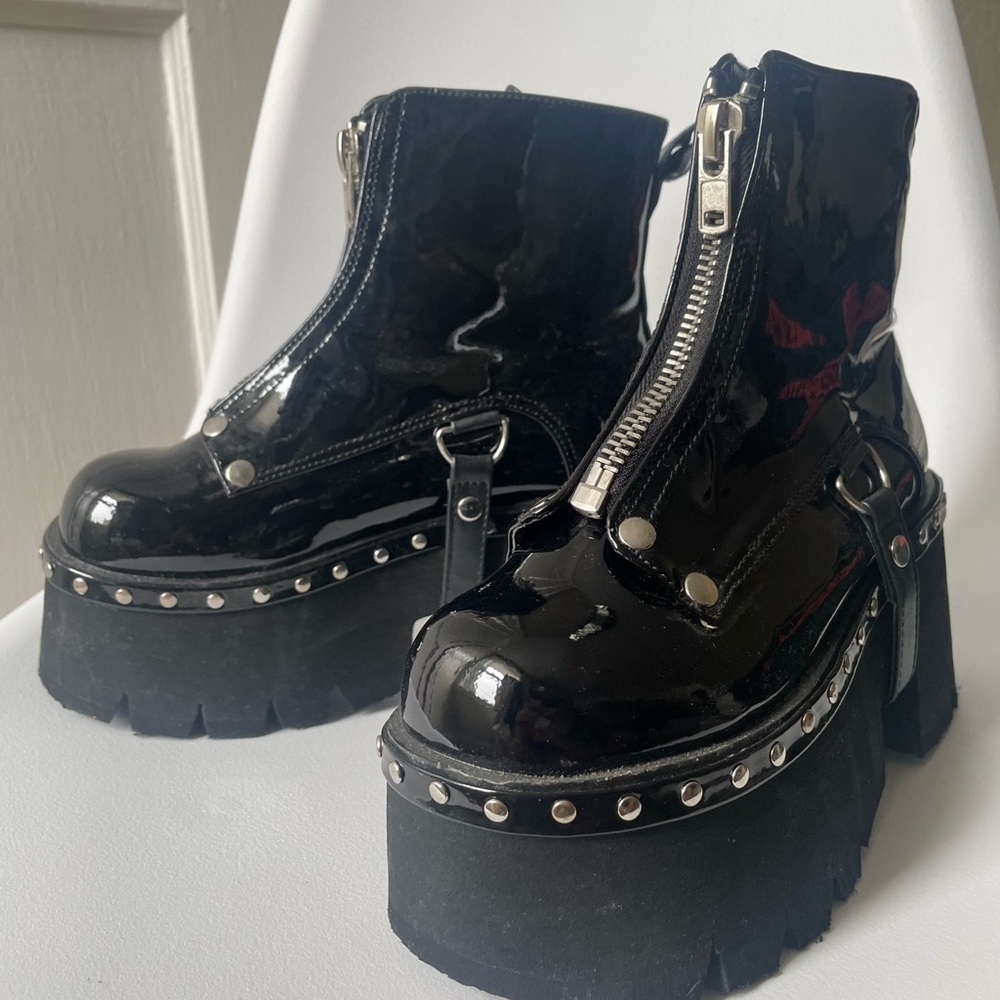 Demonia Ashes 100 patent leather boots